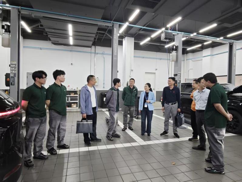 访企拓岗促就业  校企携手育匠...