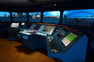 大型船舶操纵模拟器及水域环境模...