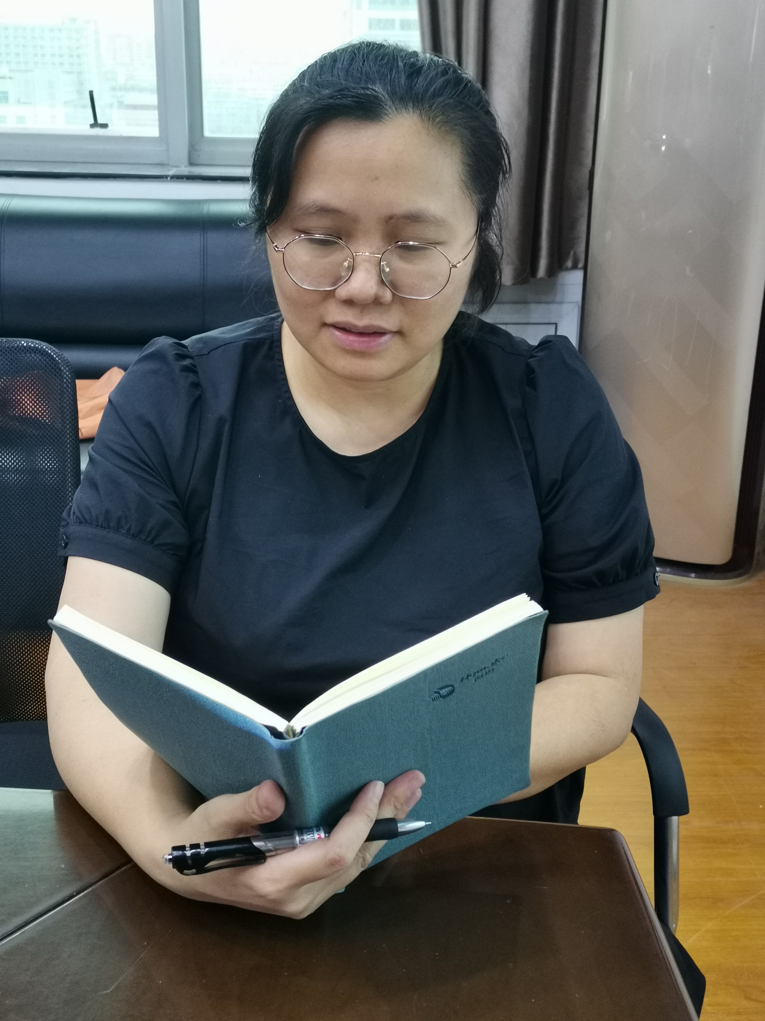 最后,土木工程学院副院长(主持工作)黄颖在交流会中总结强调:教师是